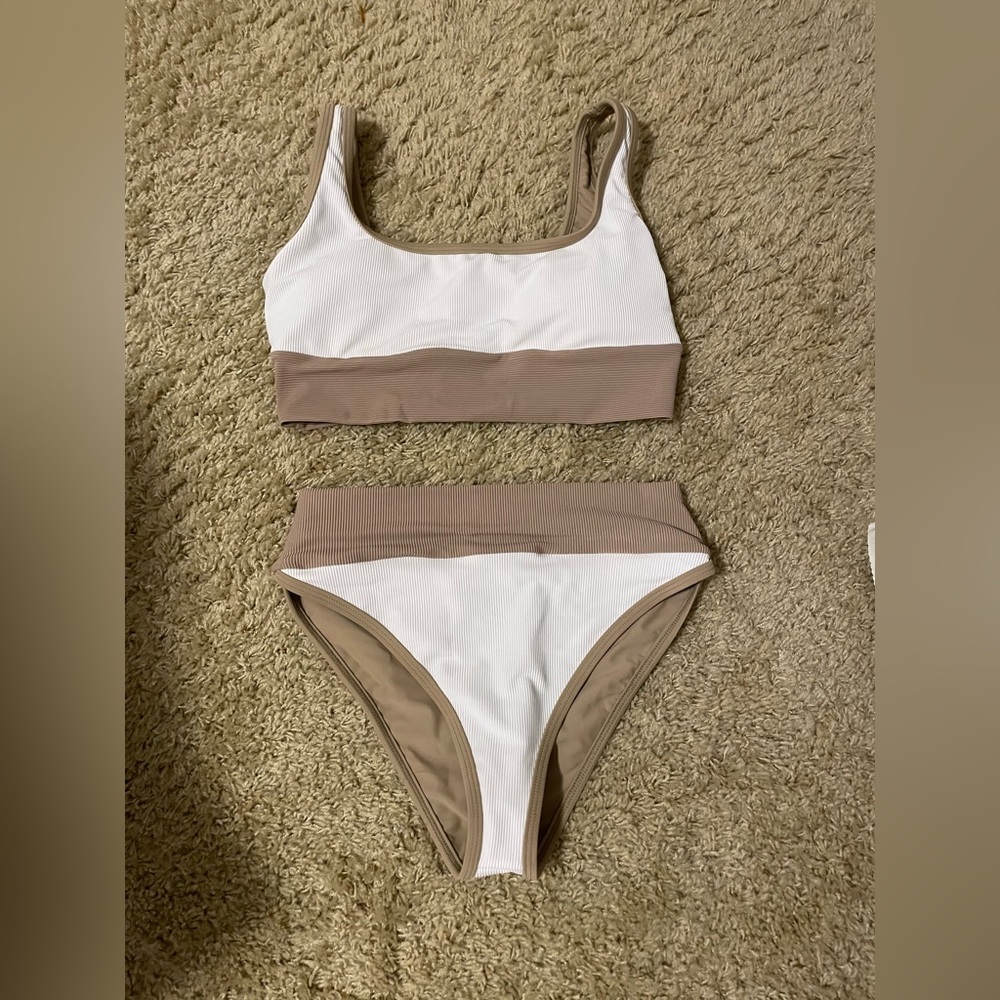 Lain Snow bikini top size small